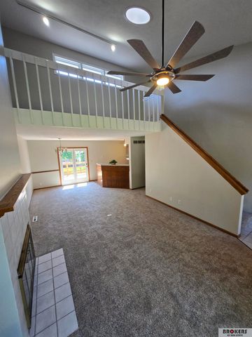 6121 Fleetwood Drive, Lincoln, NE 68516