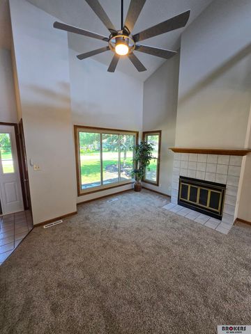 6121 Fleetwood Drive, Lincoln, NE 68516