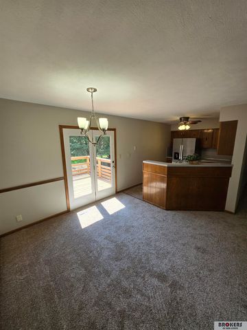 6121 Fleetwood Drive, Lincoln, NE 68516