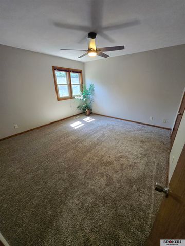 6121 Fleetwood Drive, Lincoln, NE 68516