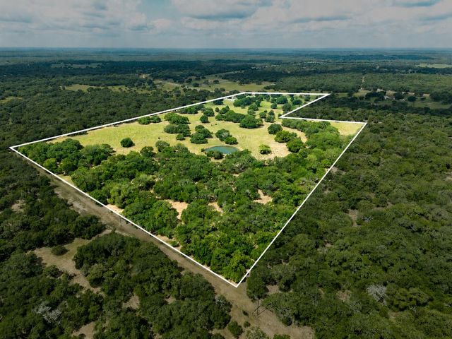 1009 Private Road 1024, Hallettsville, TX 77964