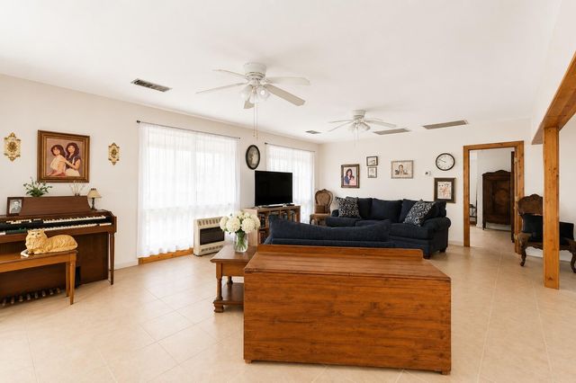 1009 Private Road 1024, Hallettsville, TX 77964