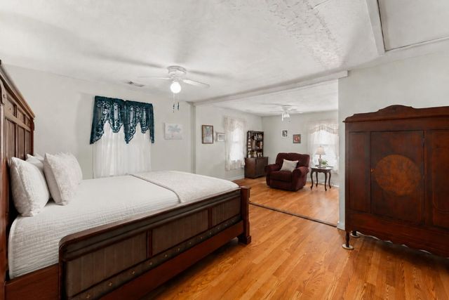1009 Private Road 1024, Hallettsville, TX 77964