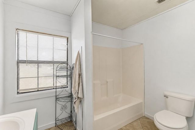 1009 Private Road 1024, Hallettsville, TX 77964
