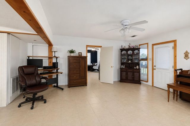 1009 Private Road 1024, Hallettsville, TX 77964