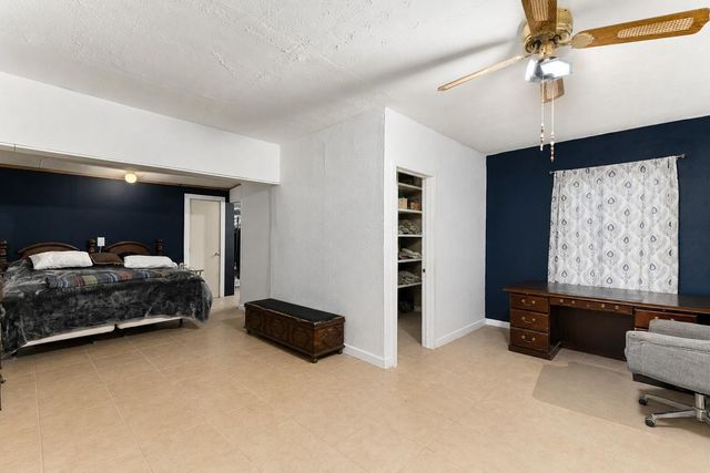 1009 Private Road 1024, Hallettsville, TX 77964