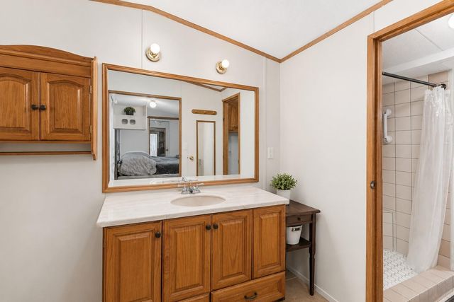 1009 Private Road 1024, Hallettsville, TX 77964