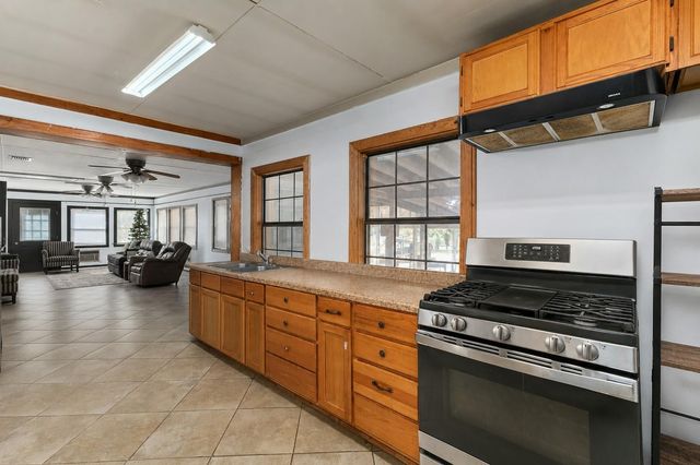 1009 Private Road 1024, Hallettsville, TX 77964