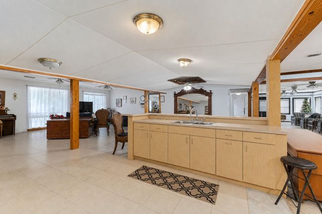 1009 Private Road 1024, Hallettsville, TX 77964