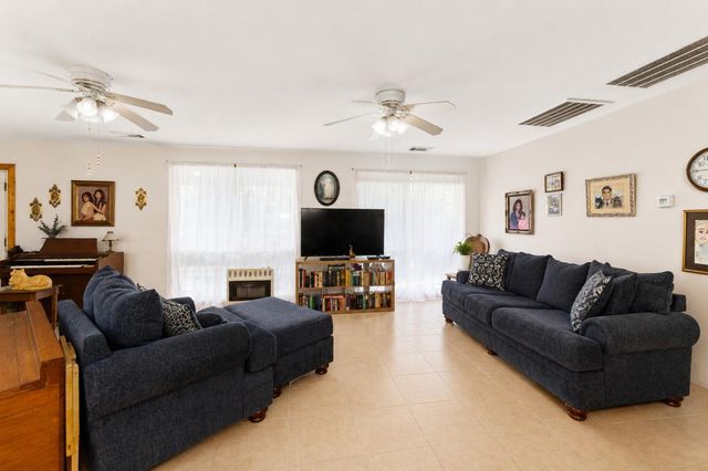 1009 Private Road 1024, Hallettsville, TX 77964