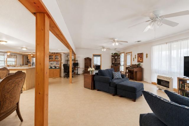 1009 Private Road 1024, Hallettsville, TX 77964