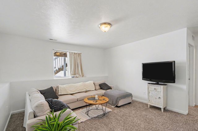 1734 Burr Pond Lane, Schoolcraft Twp, MI 49097