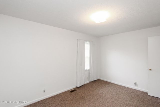 221 Lynn Dr, Lawrenceburg, KY 40342