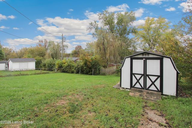 221 Lynn Dr, Lawrenceburg, KY 40342