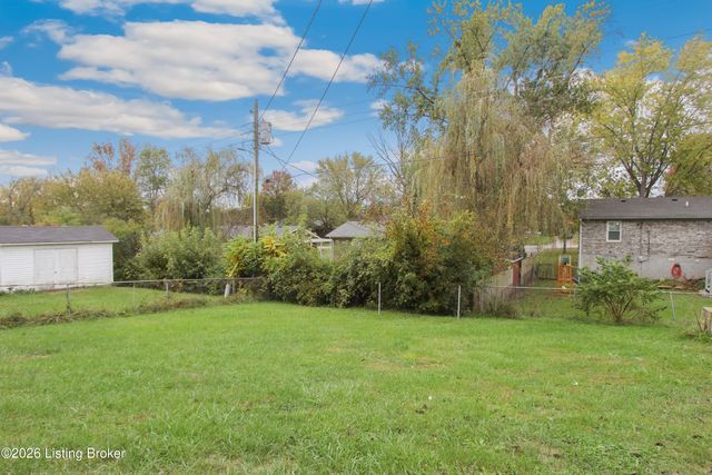 221 Lynn Dr, Lawrenceburg, KY 40342