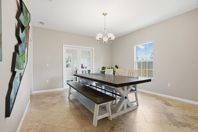 2457 S Lakeview Drive, Crestview, FL 32536