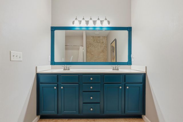 2457 S Lakeview Drive, Crestview, FL 32536