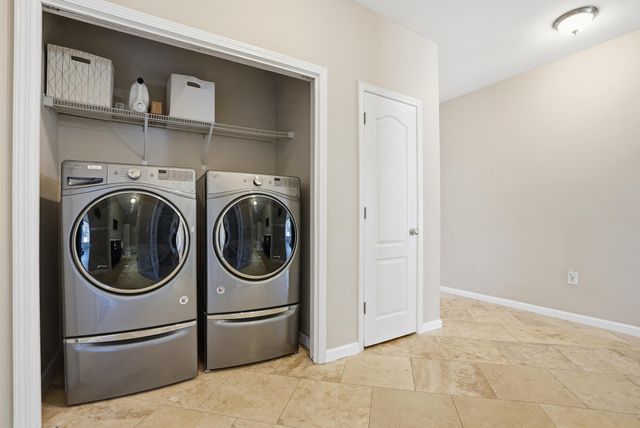 2457 S Lakeview Drive, Crestview, FL 32536