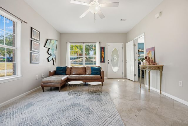 2457 S Lakeview Drive, Crestview, FL 32536