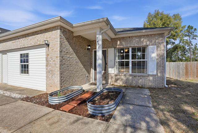 2457 S Lakeview Drive, Crestview, FL 32536