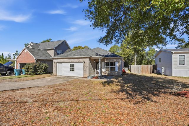 2457 S Lakeview Drive, Crestview, FL 32536