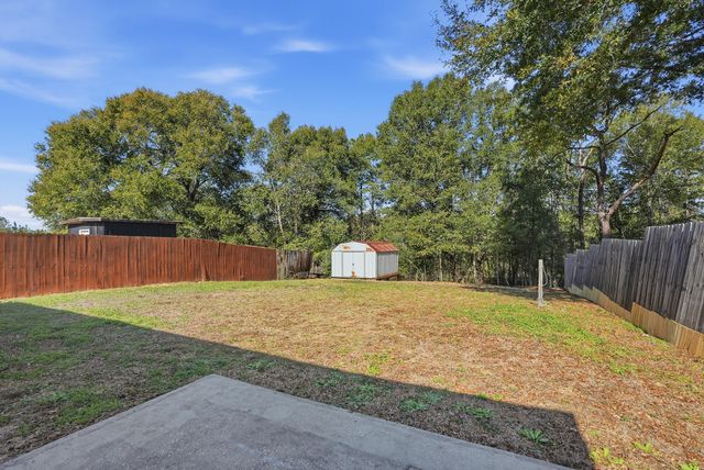 2457 S Lakeview Drive, Crestview, FL 32536