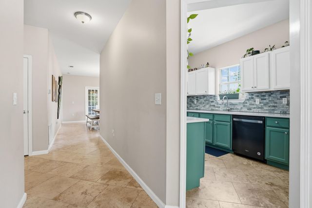 2457 S Lakeview Drive, Crestview, FL 32536