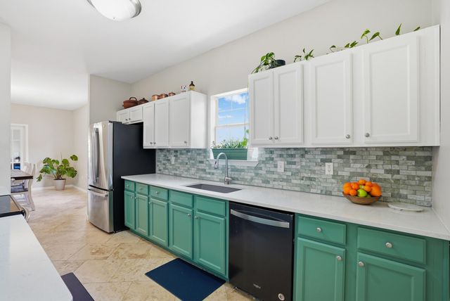 2457 S Lakeview Drive, Crestview, FL 32536