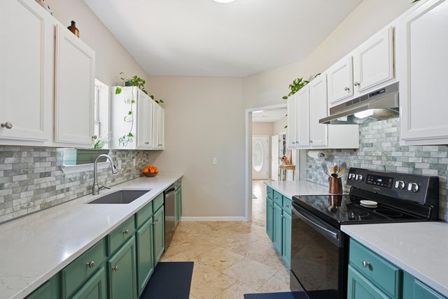 2457 S Lakeview Drive, Crestview, FL 32536