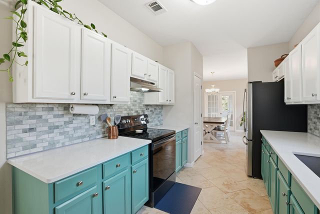 2457 S Lakeview Drive, Crestview, FL 32536