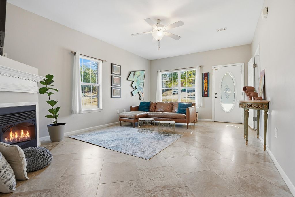 2457 S Lakeview Drive, Crestview, FL 32536