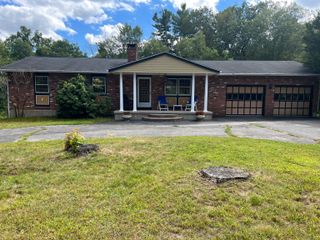 19 Vickers Road, New Hartford, CT 06057