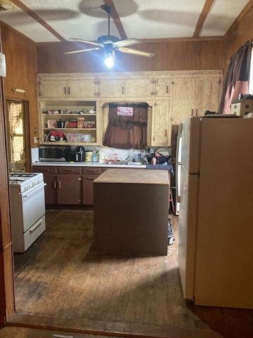 302 S Pearl Street, Mart, TX 76664