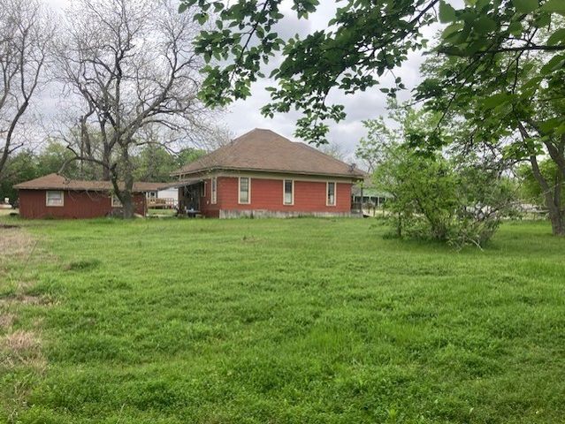 302 S Pearl Street, Mart, TX 76664