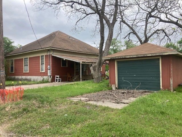 302 S Pearl Street, Mart, TX 76664