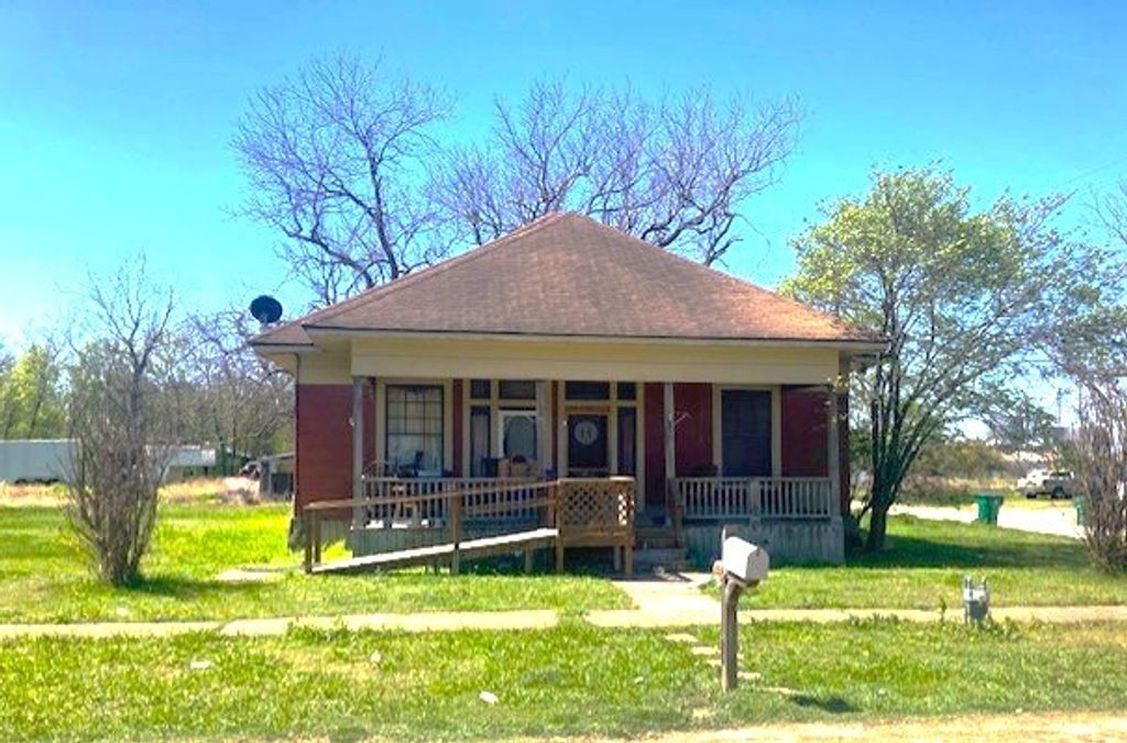 302 S Pearl Street, Mart, TX 76664