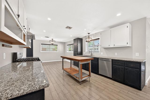 809 Bernard Avenue, Rosenberg, TX 77471