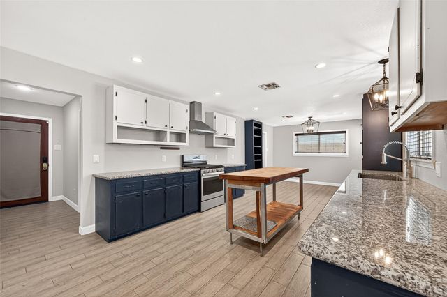 809 Bernard Avenue, Rosenberg, TX 77471