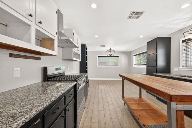 809 Bernard Avenue, Rosenberg, TX 77471