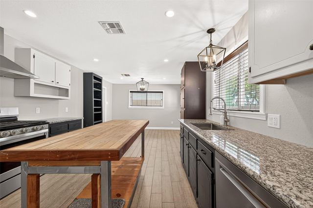 809 Bernard Avenue, Rosenberg, TX 77471