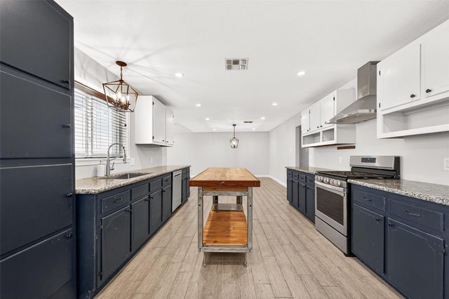 809 Bernard Avenue, Rosenberg, TX 77471
