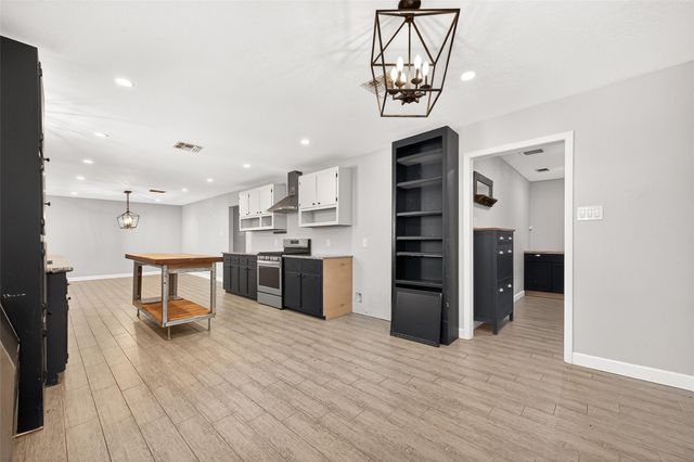 809 Bernard Avenue, Rosenberg, TX 77471