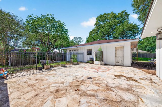 809 Bernard Avenue, Rosenberg, TX 77471