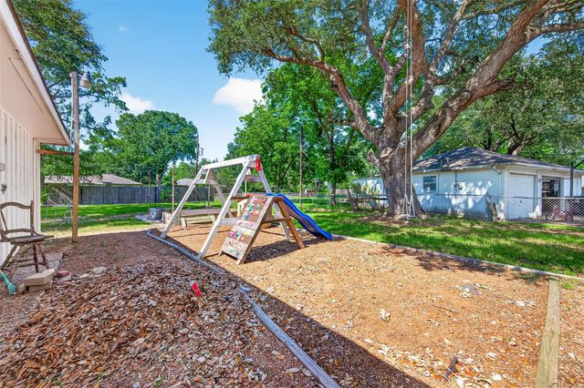 809 Bernard Avenue, Rosenberg, TX 77471