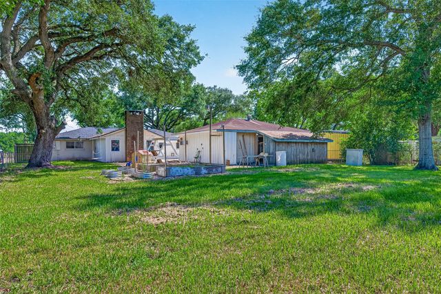 809 Bernard Avenue, Rosenberg, TX 77471
