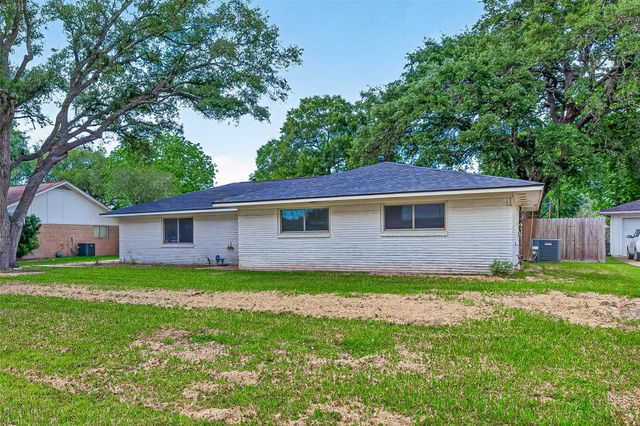 809 Bernard Avenue, Rosenberg, TX 77471