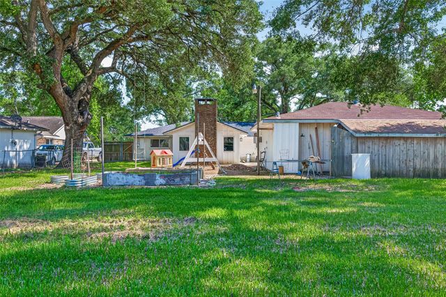 809 Bernard Avenue, Rosenberg, TX 77471