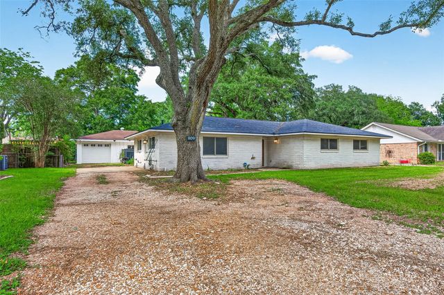 809 Bernard Avenue, Rosenberg, TX 77471