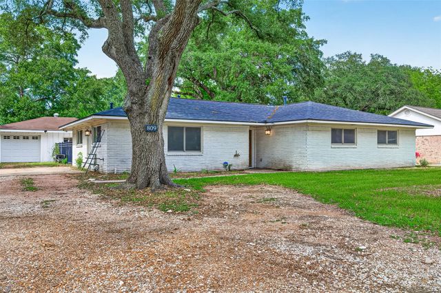 809 Bernard Avenue, Rosenberg, TX 77471