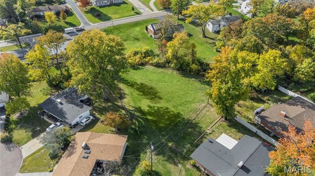 10225 E Watson Road, St Louis, MO 63127